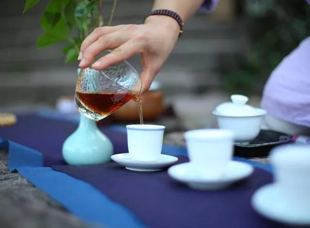 夏饮茶，身体佳，这4款茶尤其适合夏天，润燥平火心情好